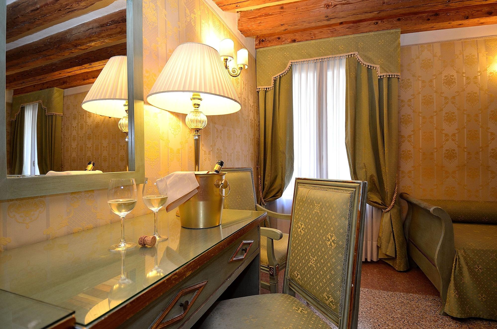 ヴェネツィア ロカンダ ラ コルテ Bed & Breakfast 部屋 写真