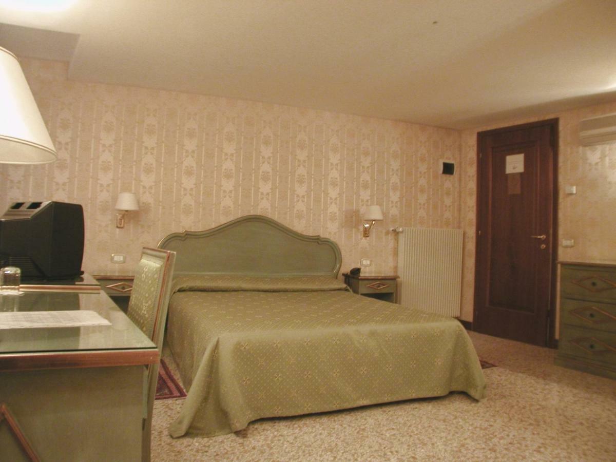 ヴェネツィア ロカンダ ラ コルテ Bed & Breakfast 部屋 写真